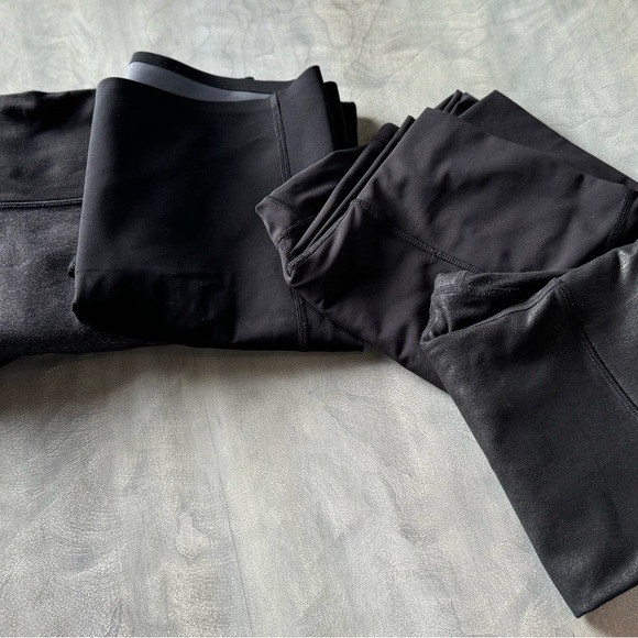 Five pairs of yoga pants - Picture 4 of 4